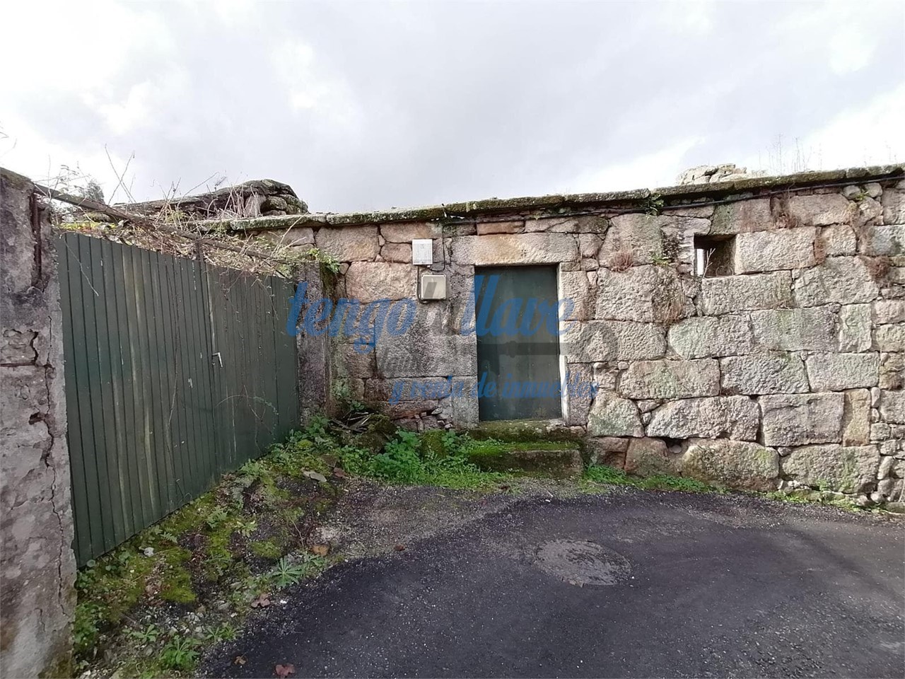 Foto 3 CASA PARA REHABILITAR EN BORA CON TERRENO DE 1000 M2